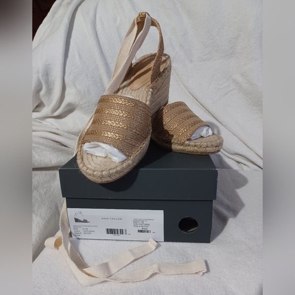 NIB Ann Taylor Tweed Lace-Up Espadrille Wedge Sandals Size 5 1/2 In Natural. - Picture 2 of 9
